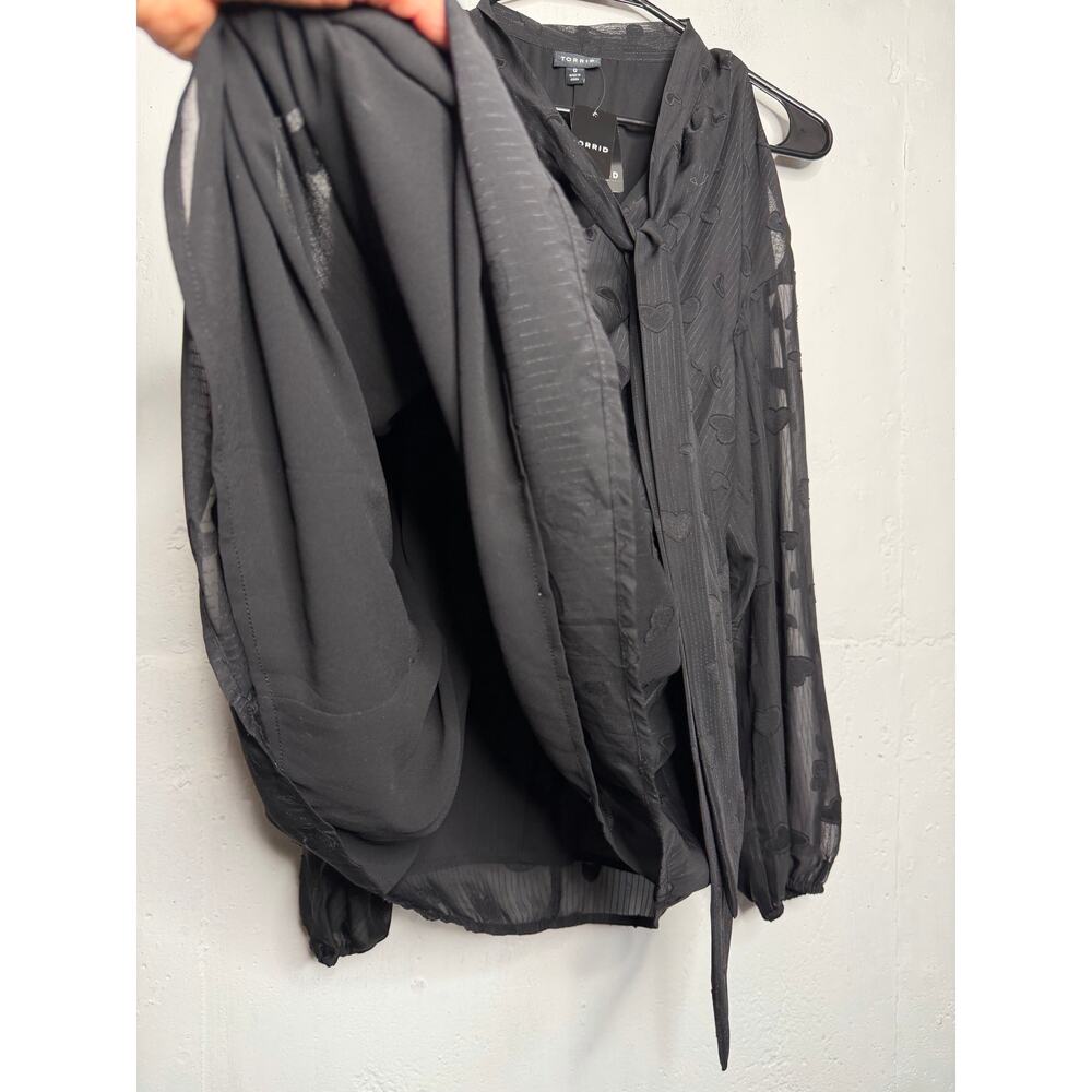 NEW Torrid Clip Dot Cold Shoulder Tie Front Blouse Black Size 0 L 12 - Picture 6 of 8